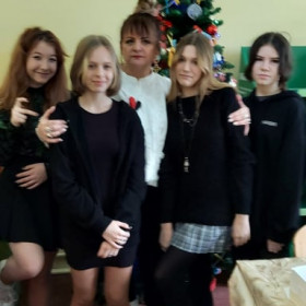 Przy stole Wigilijnym w klasie