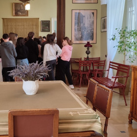 Uczniowie w Dworku Henryka Sienkiewicza 