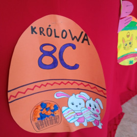 Papierowy model jajka - pomarańczowa pisanka klasy 8 c